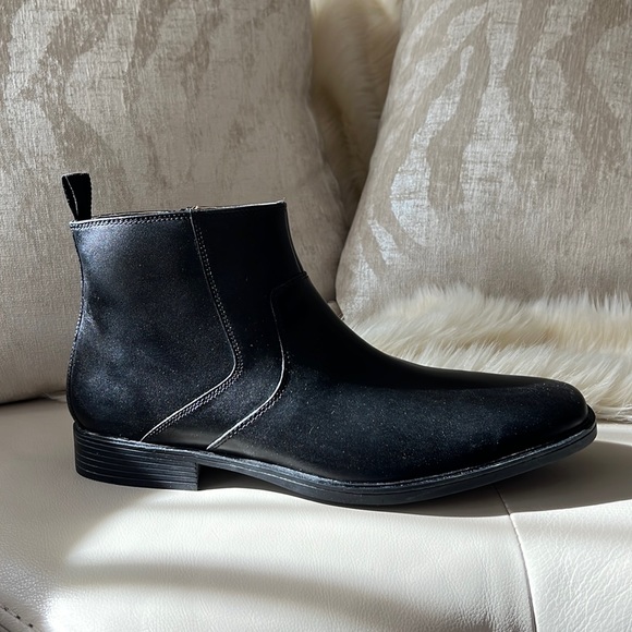 Clarks Other - PRICE DROP📍Mens Black Leather Booties - Never Worn
